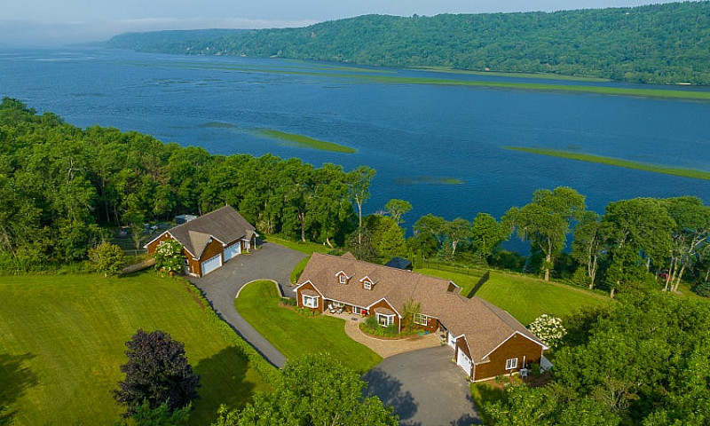 Rare Waterfront Prop...