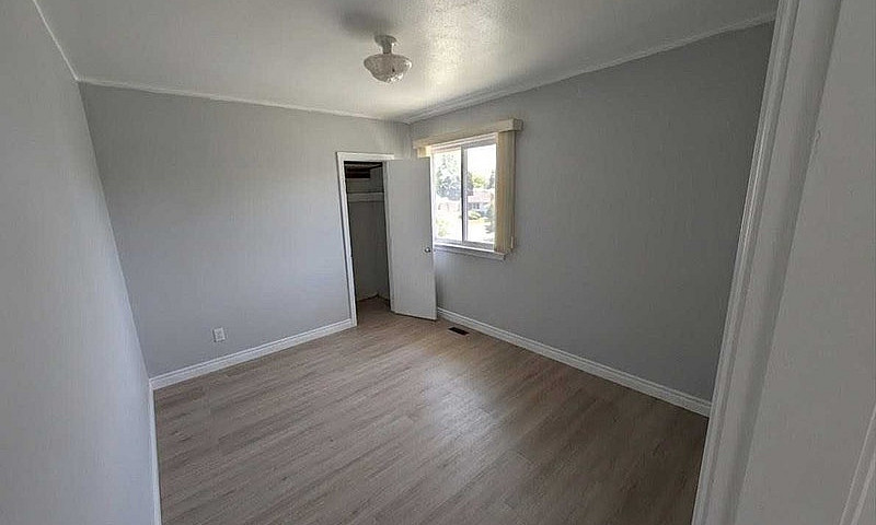 House For Rent In Mo...