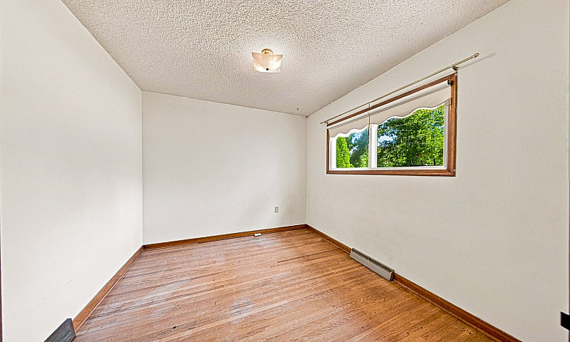 3 Bed On .62 Acre - ...