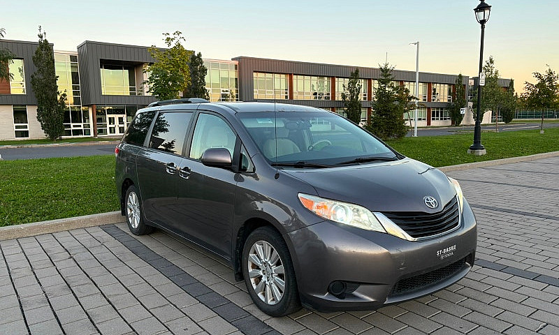 2013 Toyota Sienna L...