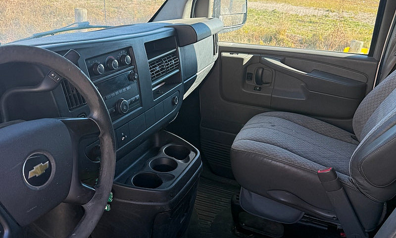 2014 Chevy Express 2...