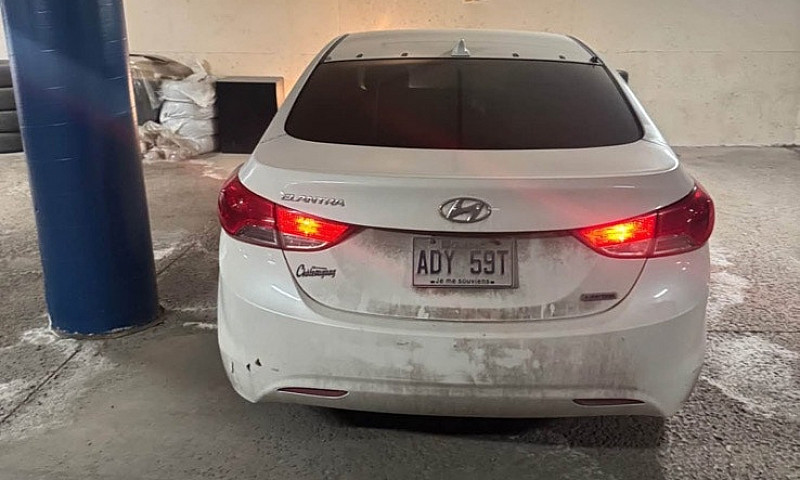 Hyundai Elantra 2012...