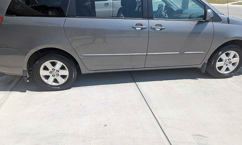 2005 Toyota Sienna...