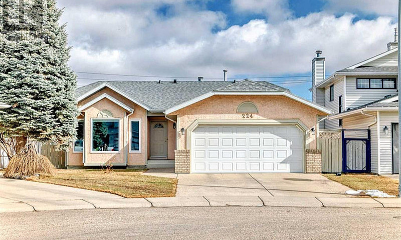 Rare Bungalow On Pie...
