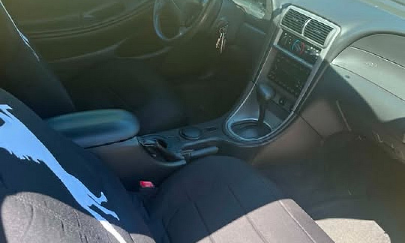 2003 Ford Mustang Gt...