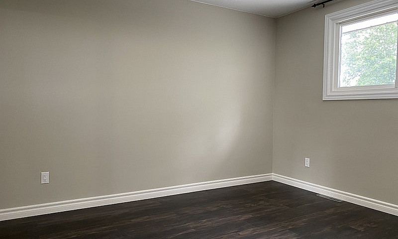 Spacious 3 Bdrm Uppe...