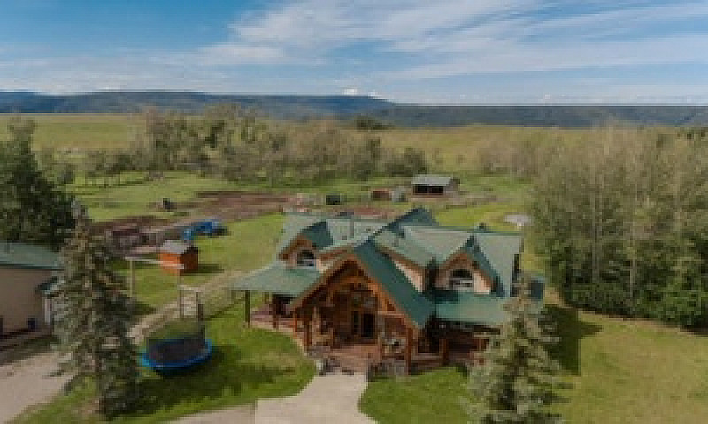 5 Bedroom 3 Bath Log...