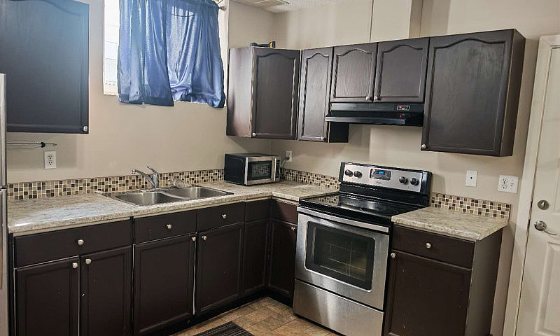 One Bdrm In Great Lo...