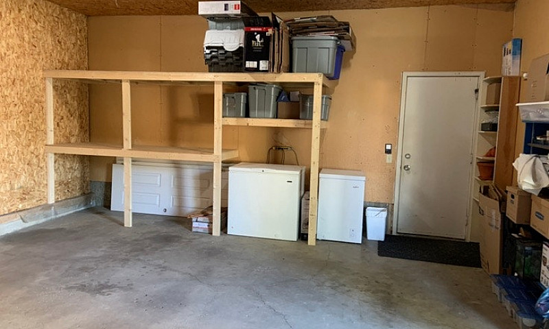 Basement Suite For R...