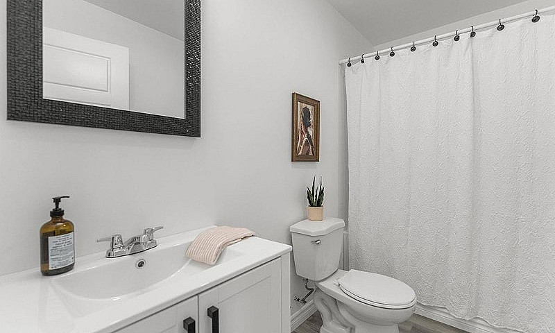 3 Bed, 2.5 Bath Town...