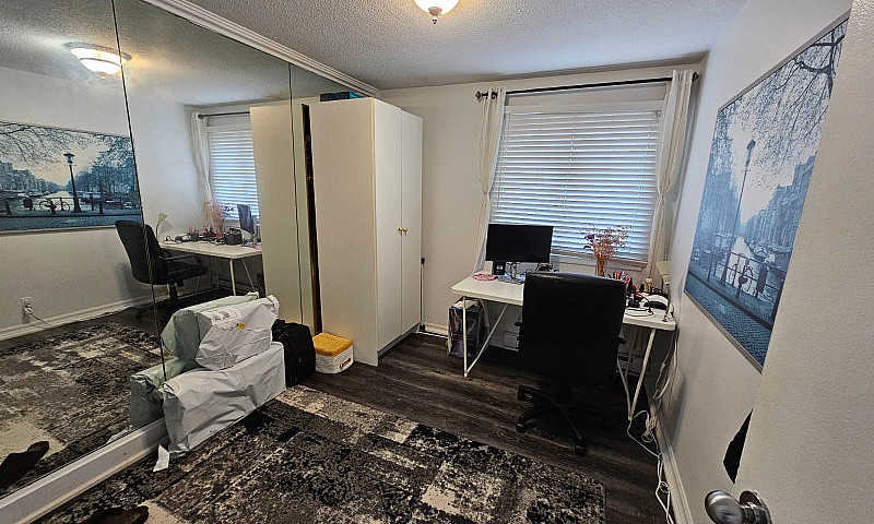 Bright 2-Bedroom Cor...