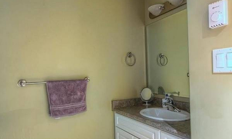 Spacious 1-Bedroom L...