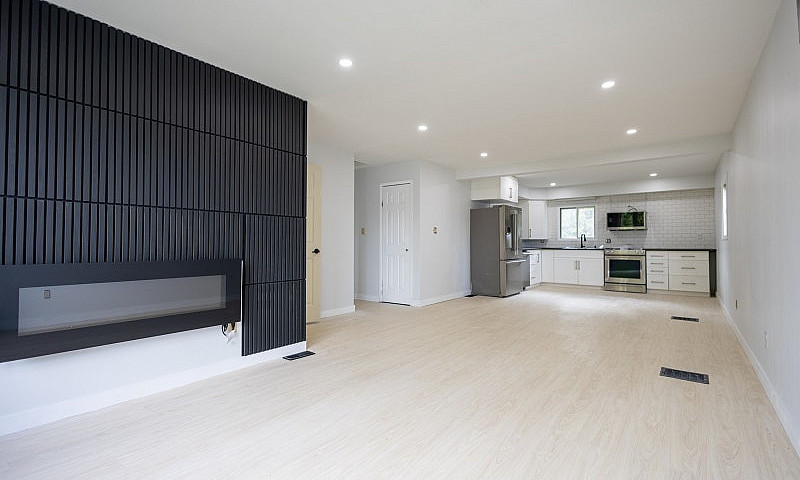 3 Bed 1 Bath Main Fl...