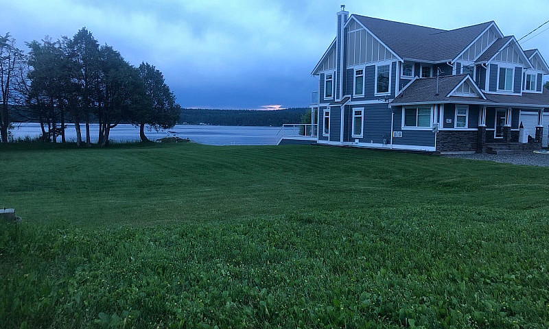 Beautiful Lakefront ...