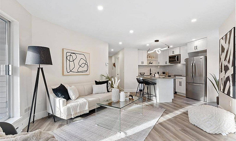 Renovated, 2 Bed Roo...