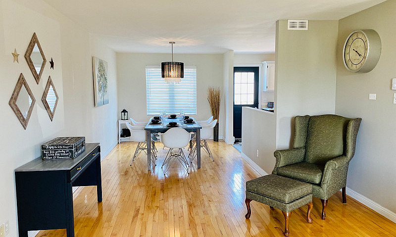 Gorgeous Furnished 3...