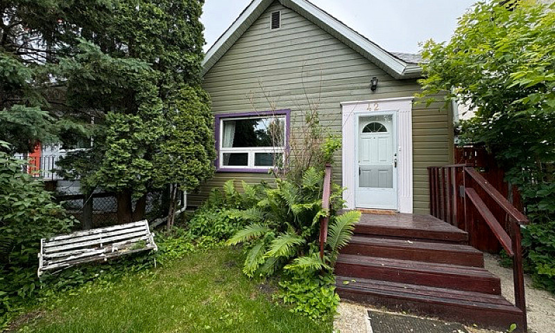 **2 Bed 1 Bath Charm...