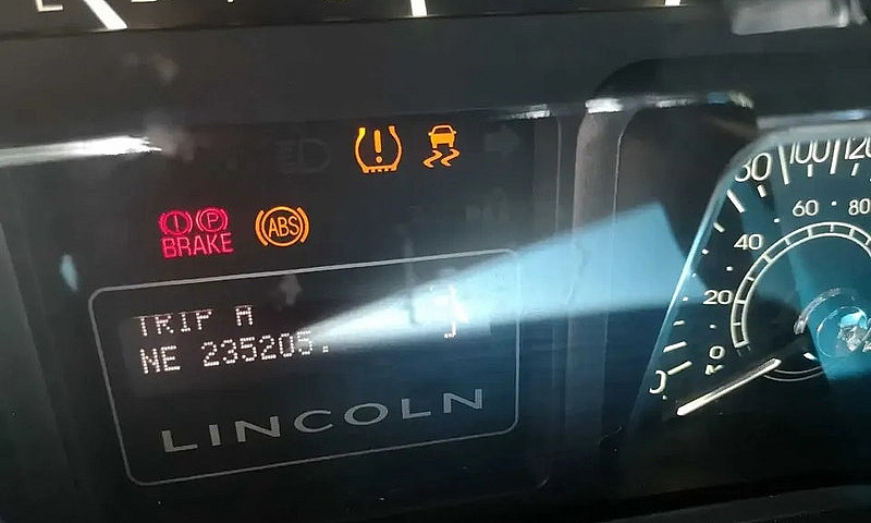 2010 Lincoln Navigat...
