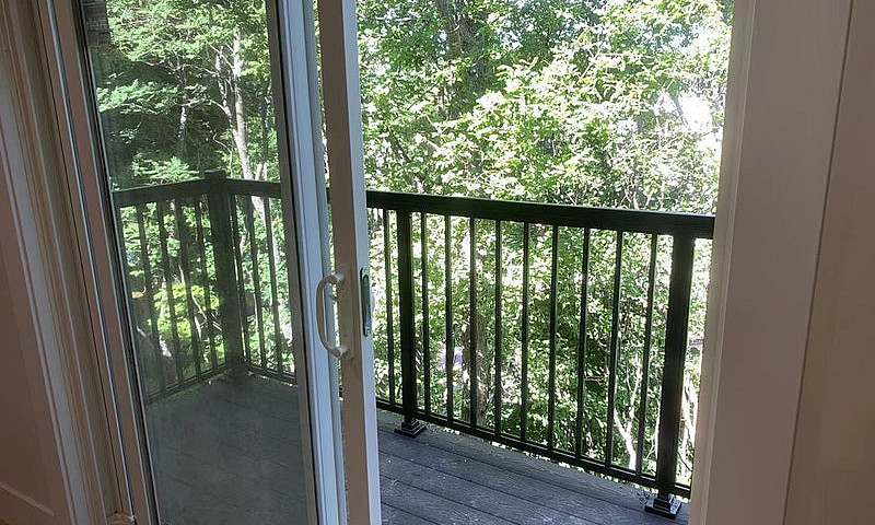 Modern 2-Bedroom Apa...