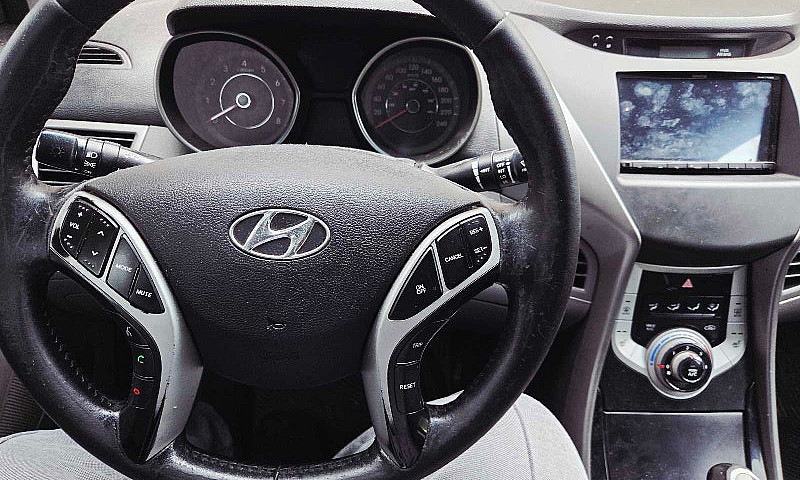 Hyundai Elentra 2012...