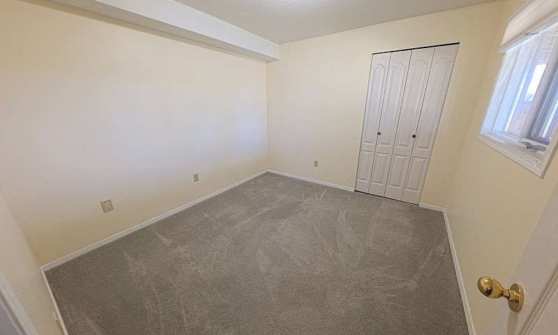 House For Rent In 10...