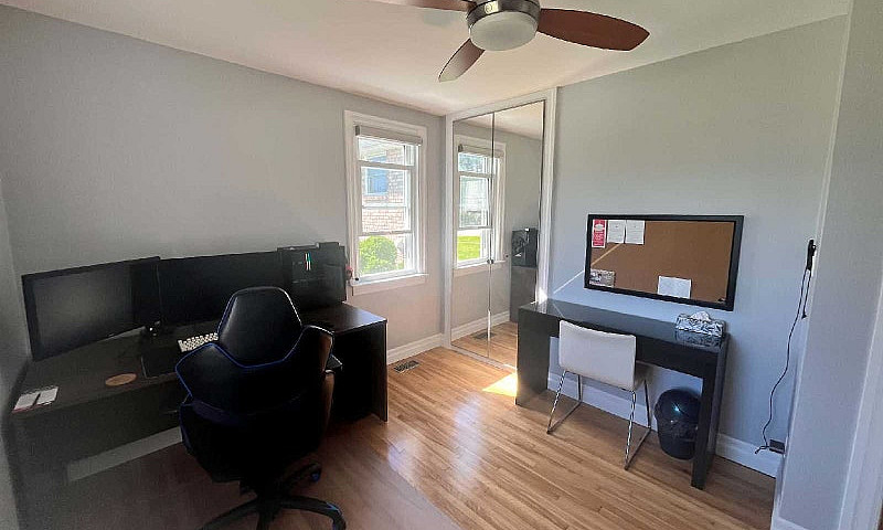 Renovated 2 Bed 1 Ba...