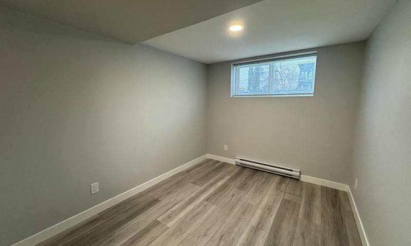 **2 Bed 1 Bath Lower...