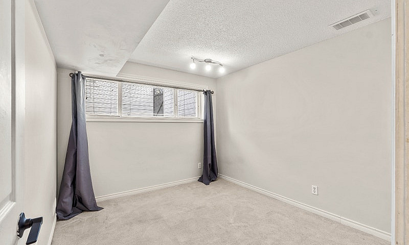 3 Bedroom Basement S...