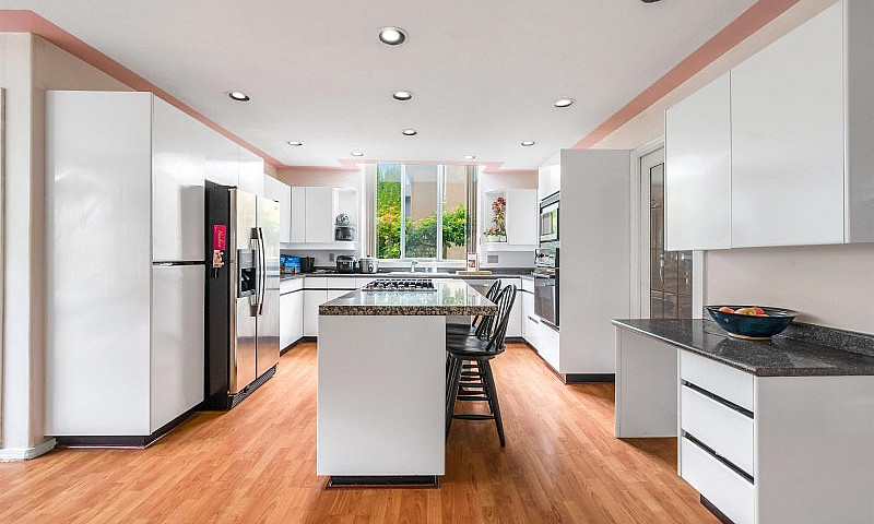 Custom-Built 5Br/4Ba...
