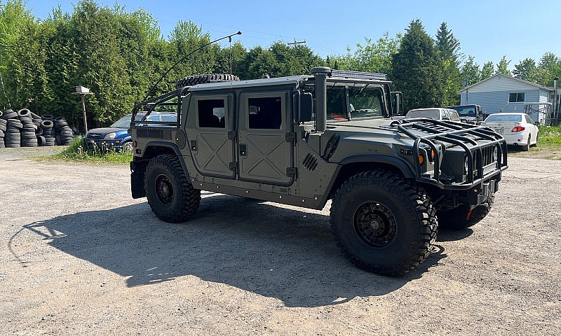 Am General Humvee M1...