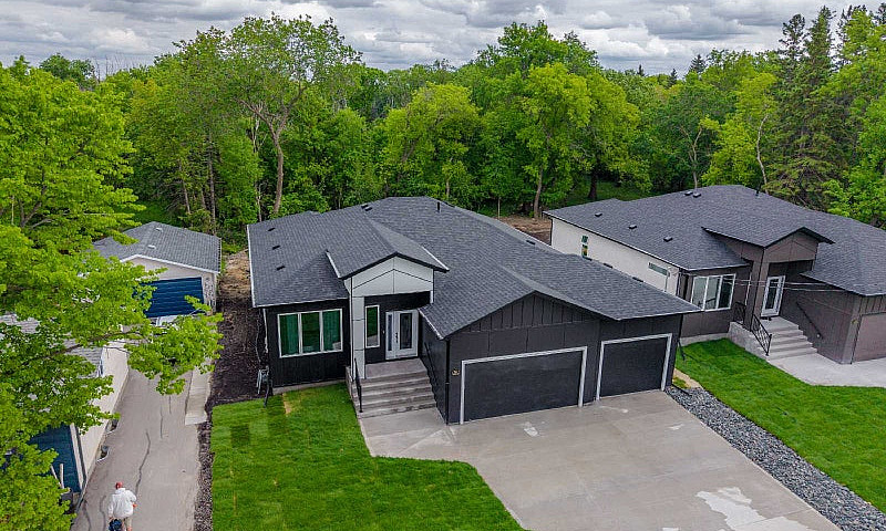 Large Bungalow With ...