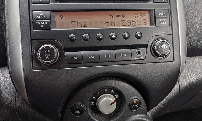 2014 Nissan Versa Sv...