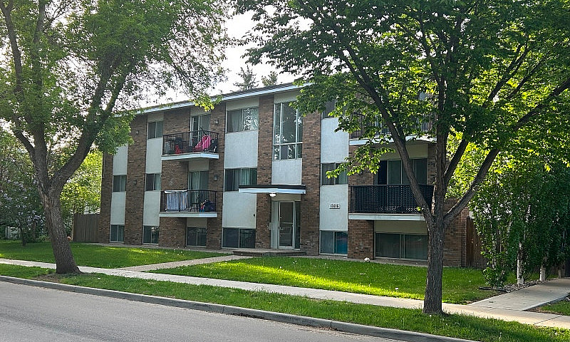 Large 2 Bedroom With...