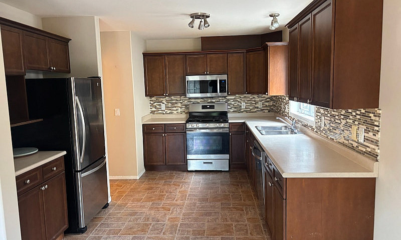 4 Bed, 3 1/2 Bath Fa...
