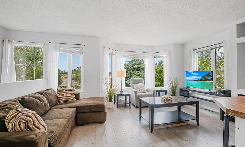 2 Bedroom Condo In S...