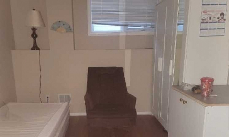 House For Rent In Mi...