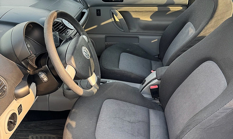 2005 Volkswagen Beet...