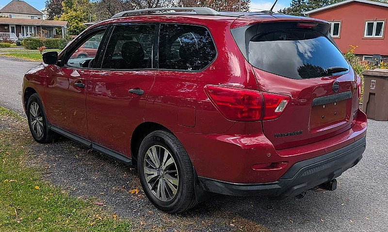 2017 Nissan Pathfind...