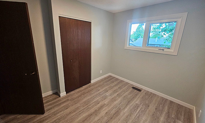 Side By Side House W...