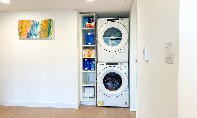 2 Bedroom Downtown A...