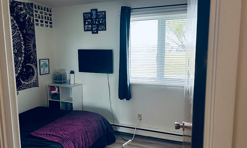 $1270 Sublet Availab...