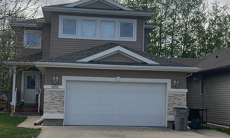 Home For Sale In Sig...