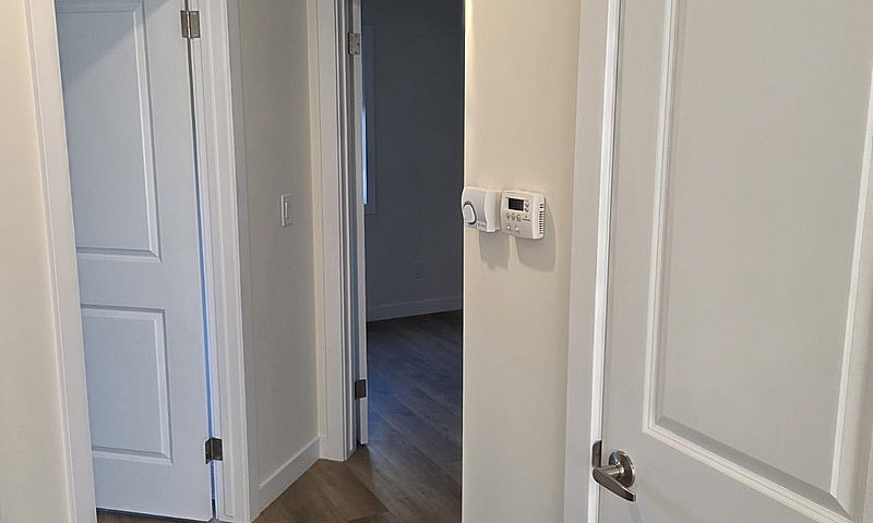 Modern 2-Bedroom Tow...