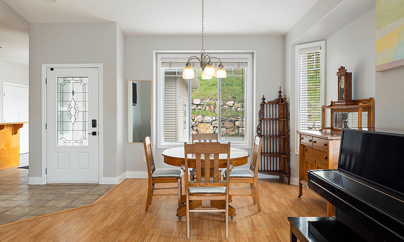 Spacious & Bright 3-...