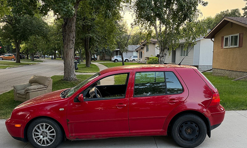 06 Volkswagen Golf...