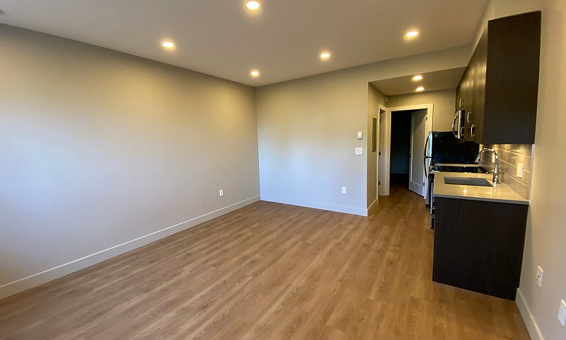Modern 1Bed + 1 Bath...
