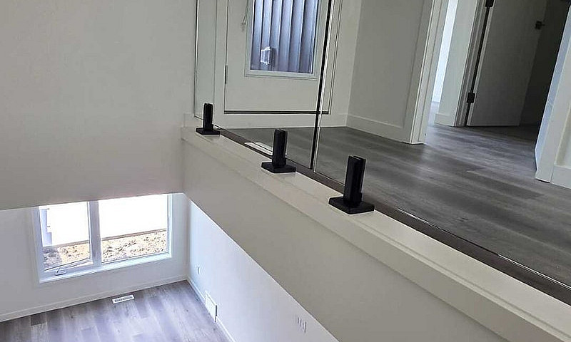 Modern 5-Bedroom Hom...