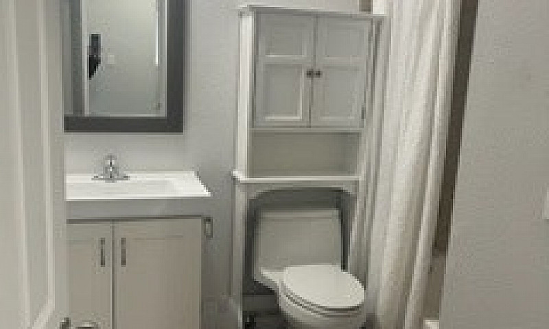 Top-Floor 2-Bedroom ...