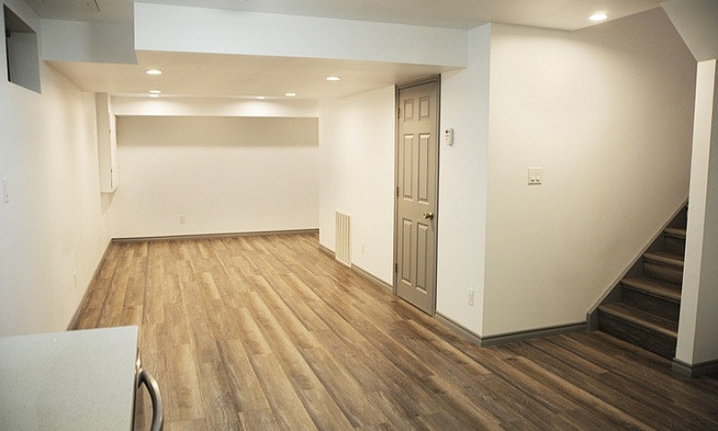 Basement Suite For R...