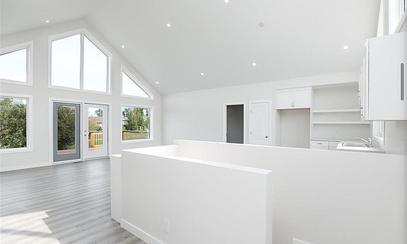 House For Sale - Lak...